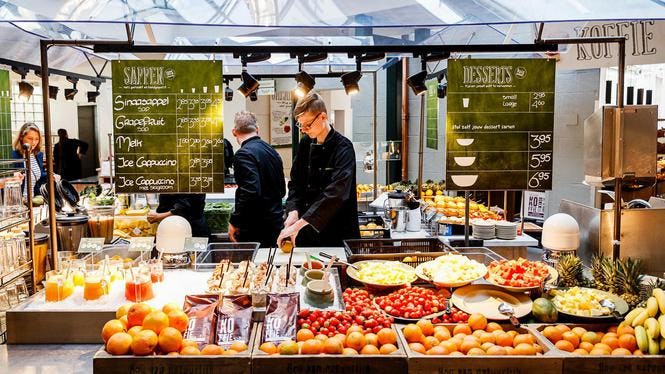 2016-06-10 10:21:54 AMSTERDAM - Het restaurant van La Place in het voormalige pand van V&D aan het Rokin gaat weer open. ANP REMKO DE WAAL