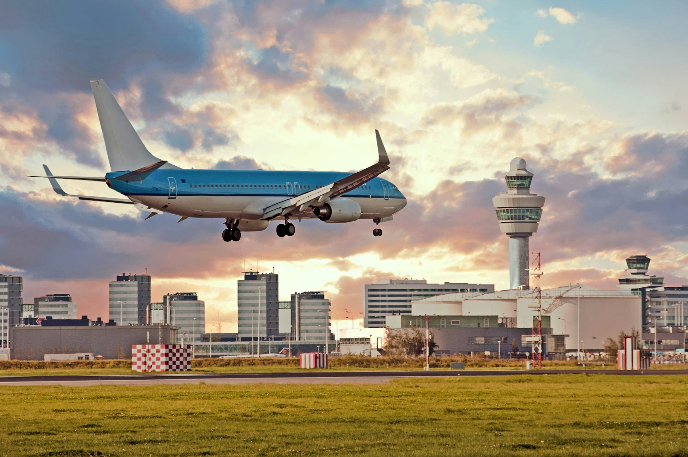 Luchthavens Maastricht en Groningen willen bij Schiphol horen