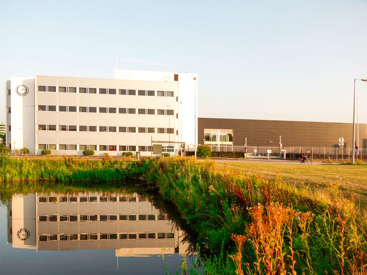 Netherlands-Amsterdam-Zuid-Arena-DC2