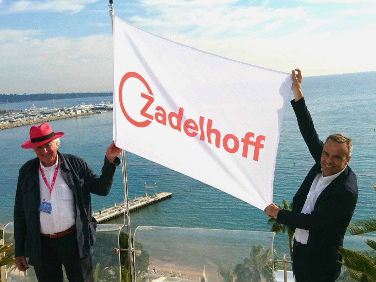 Cor van Zadelhoff (links) en Maarten Feilzer tonen de nieuwe naam van Brouwershoff