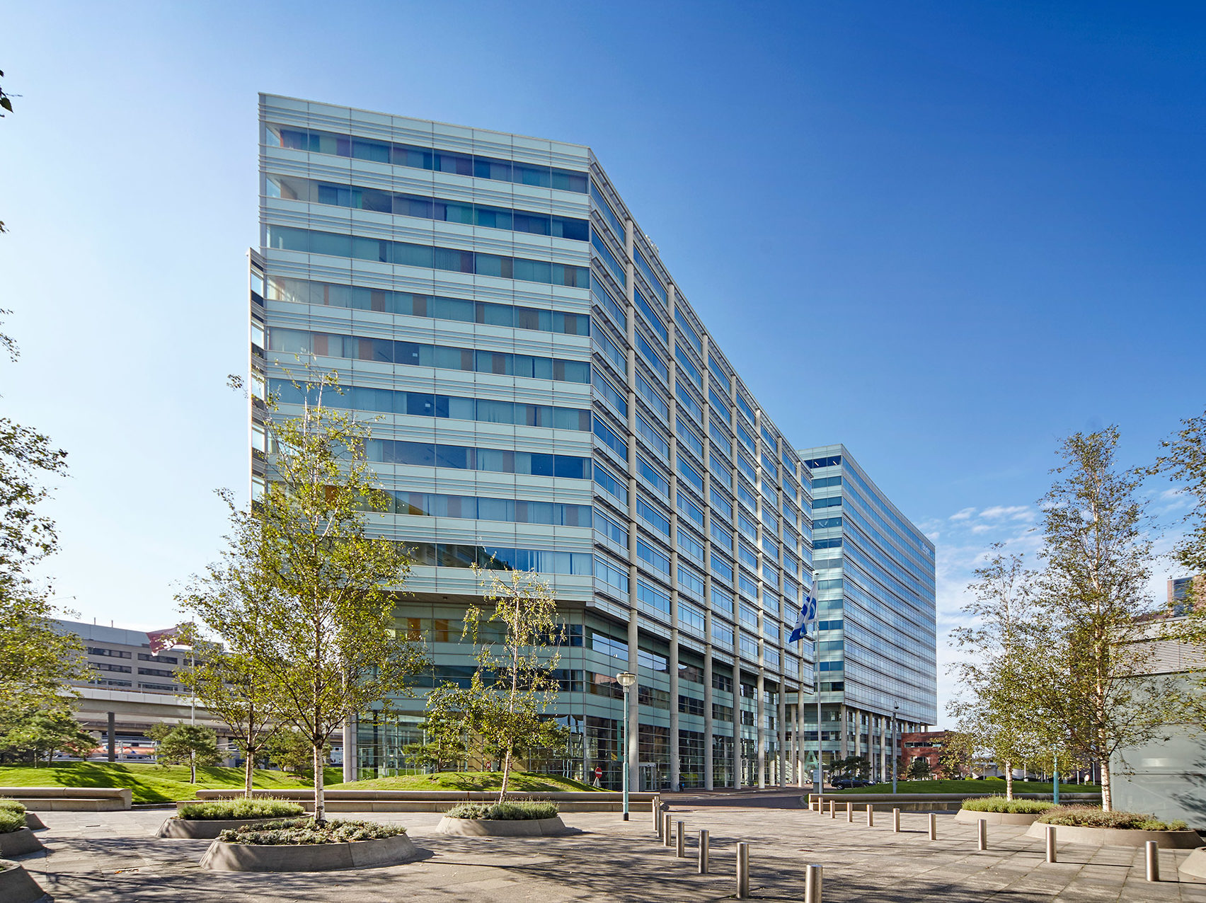 LaSalle Investment Management kocht in maart 2017 Bright Offices Amsterdam. Het totaal aan beleggingen in Nederlands vastgoed lag in het eerste kwartaal 41 procent boven het tienjarige gemiddelde. 