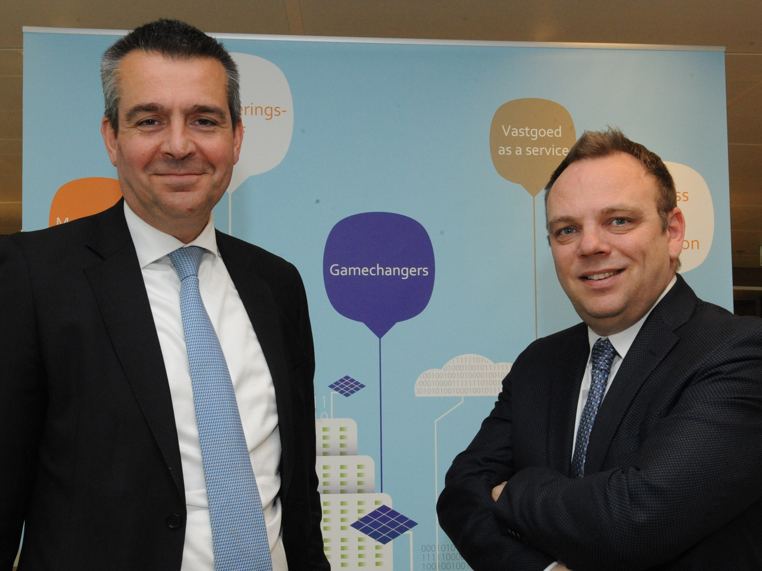 Roel van de Bilt en Maarten Donkers bij de presentatie van het Vastgoedbericht 2017
