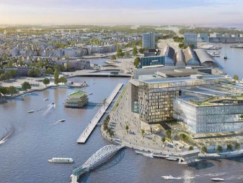 Amsterdam CS en kantoor Booking-com