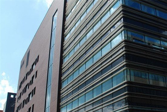 Kantoorgebouw Vogelstruys in Amsterdam-Zuidoost