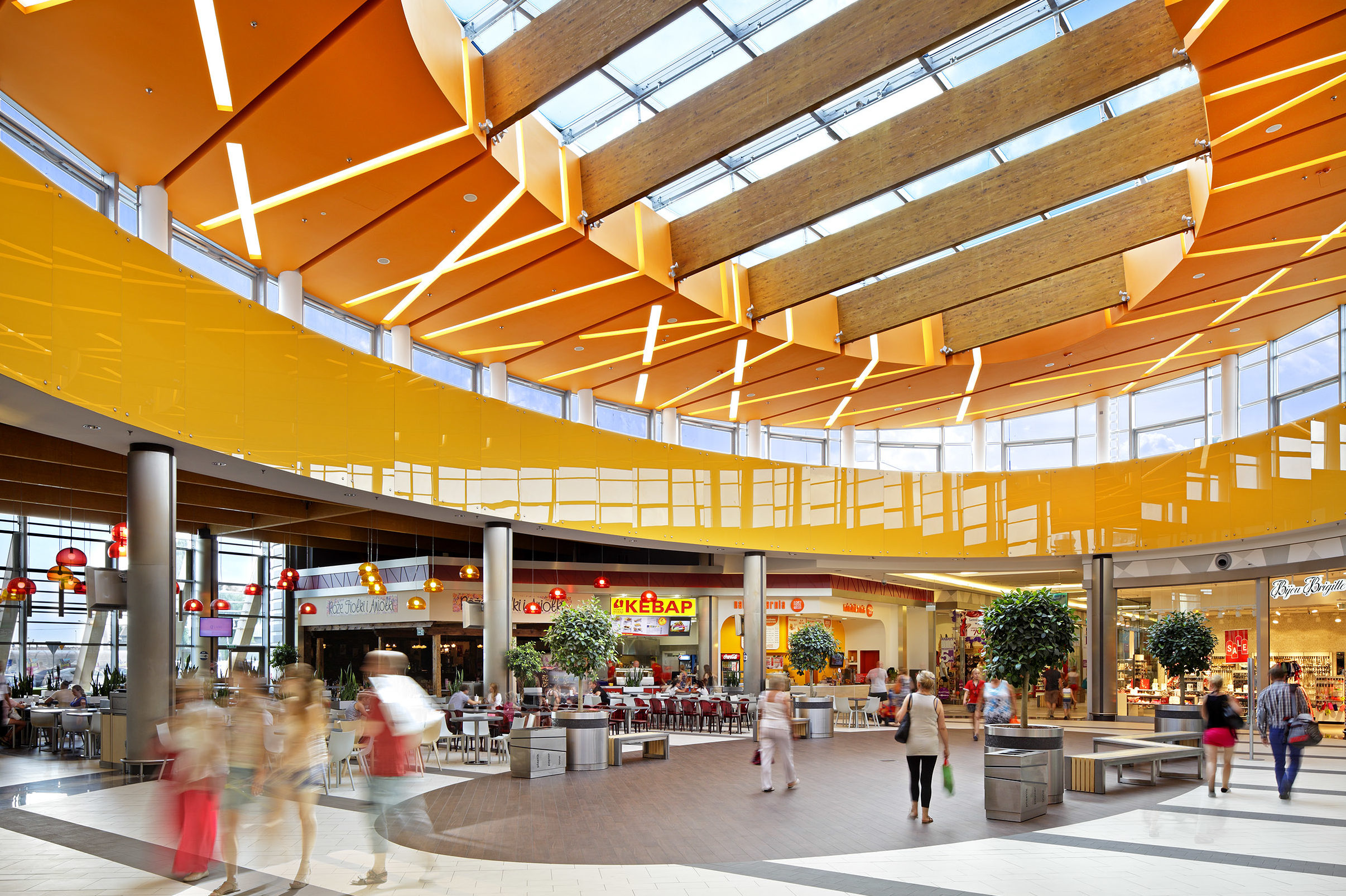 Centrum Handlowe Galeria Solna, Inowroclaw
Galeria Solna shopping mall in Inowroclaw Poland

Inowroclaw, 2013/07/26

fot: Bernard Bialorucki
http://bialorucki.com
bernard@artmediafactory.pl
tel. +48.609.458.521