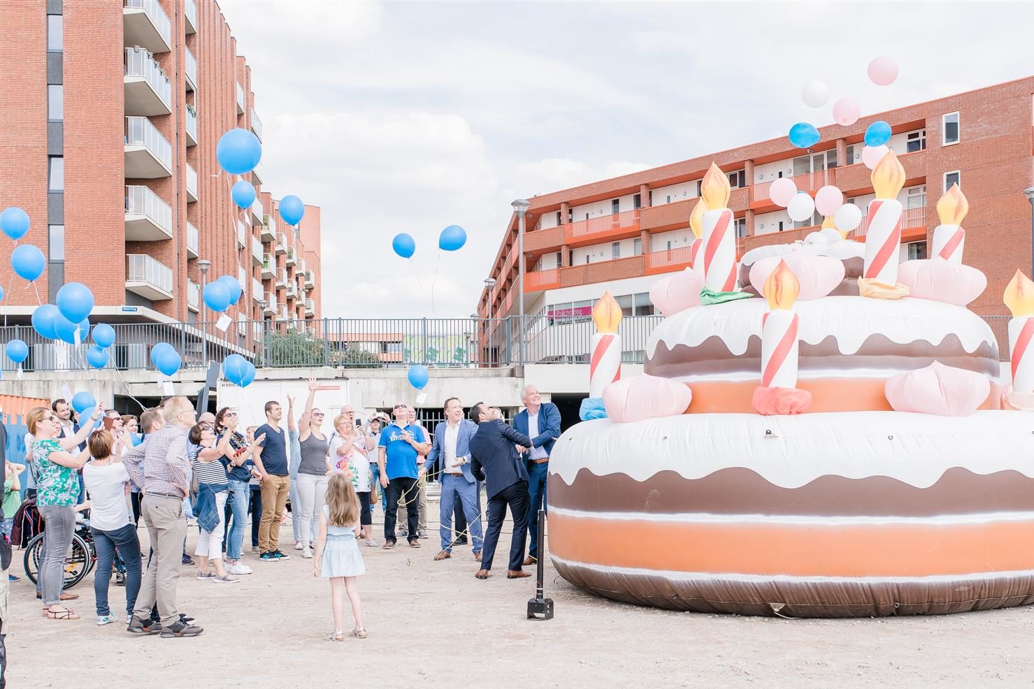 Wethouder-Yasin-Torunoglu-van-Wonen-Wijken-en-Burgerparticipatie-verrichtte-de-officiële-handeling-namens-gemeente-Eindhoven.