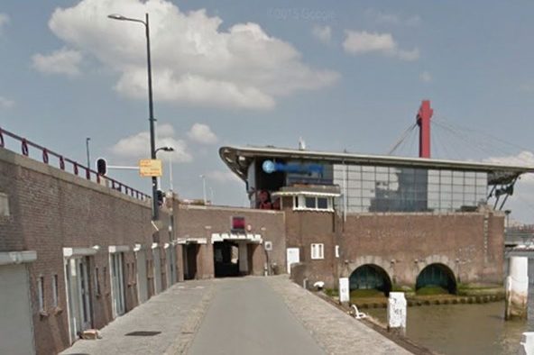 Het gebouw van voormalig poppodium Waterfront