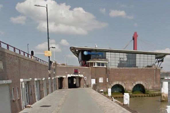 Het gebouw van voormalig poppodium Waterfront