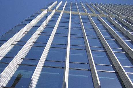 Duitse belegger Paribus loopt met boog om Zuidas