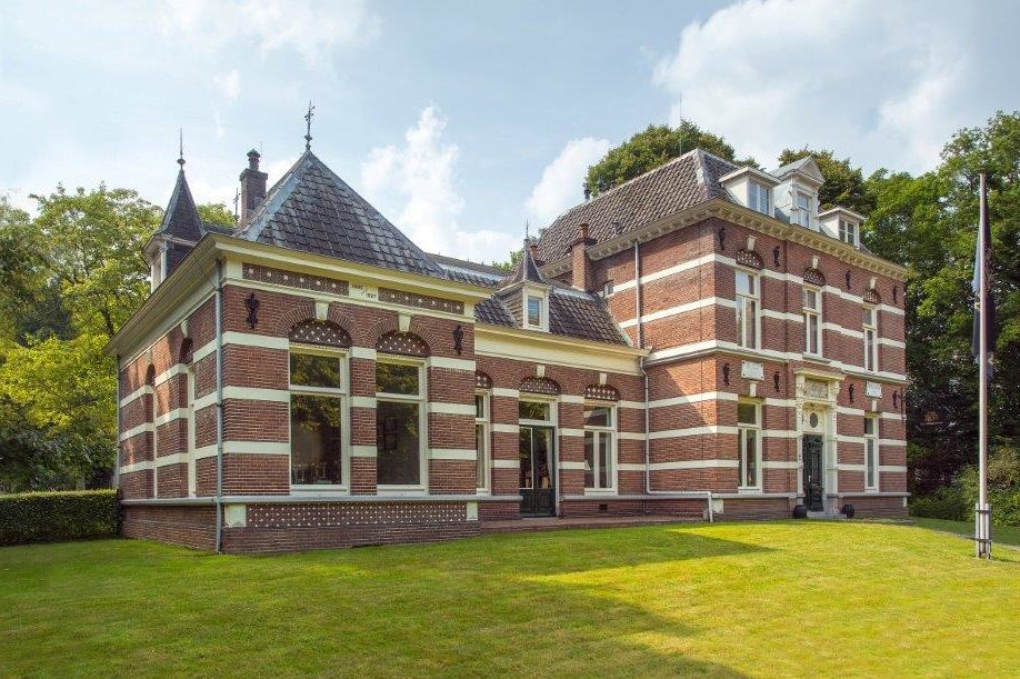 Koningin Lodewijklaan 6 in Apeldoorn