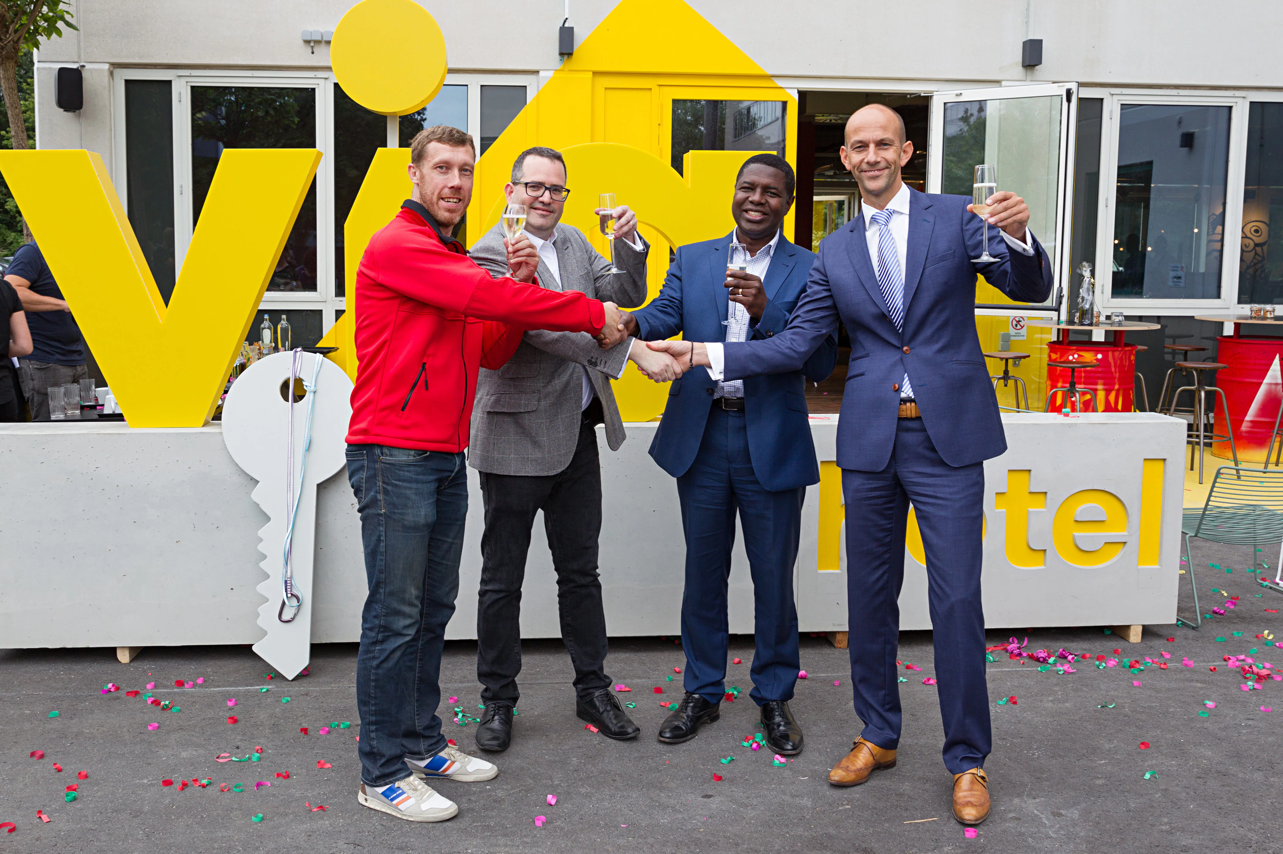 Via Hotel opgeleverd in Diemen-Zuid