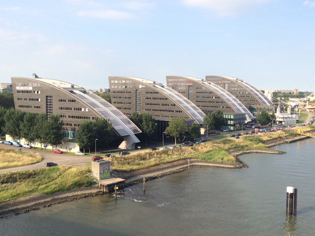 Welke kantoren kocht Signal Capital precies?