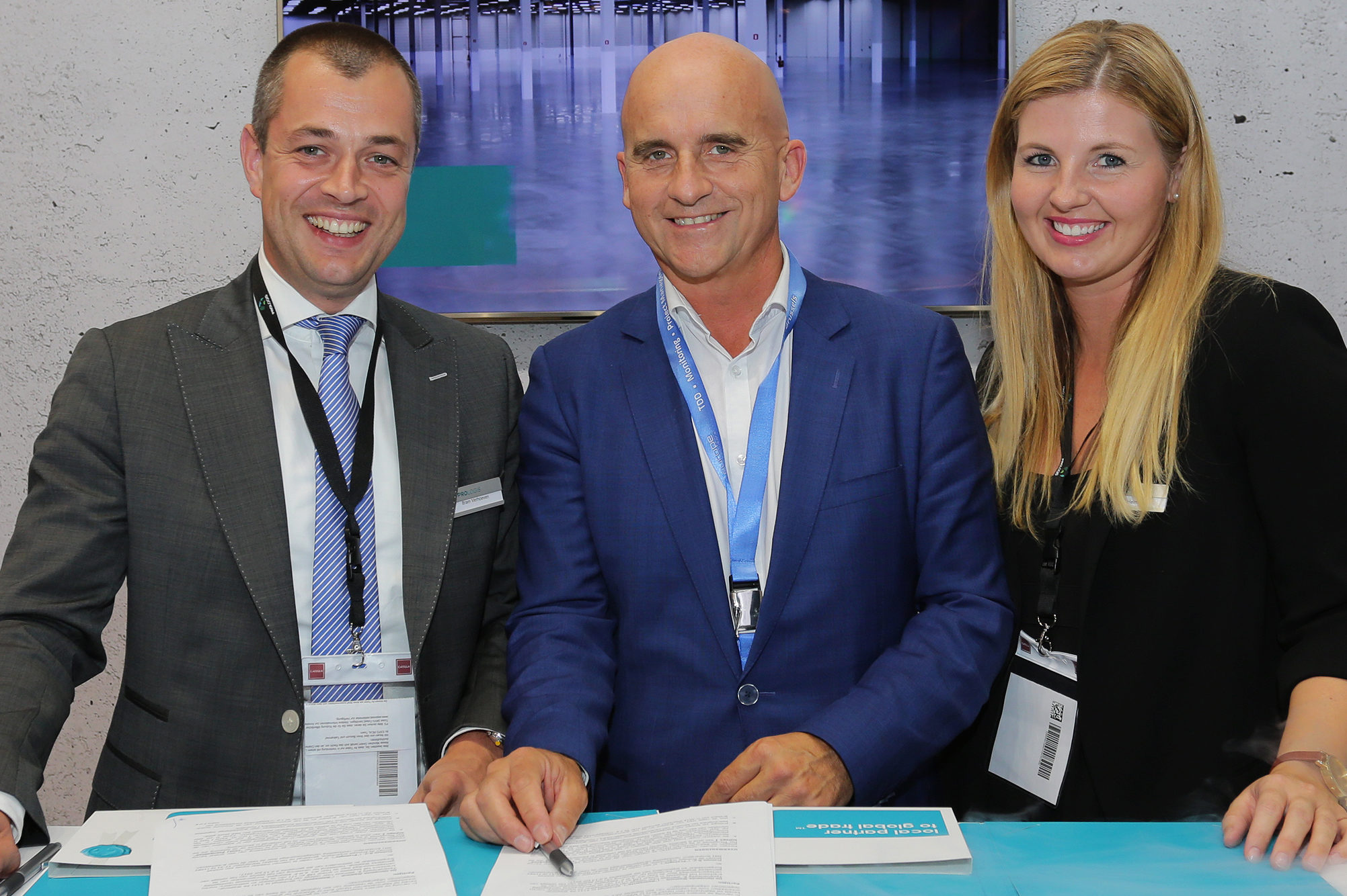 Tekenmoment gemeente Waalwijk en Prologis op Expo Real in München