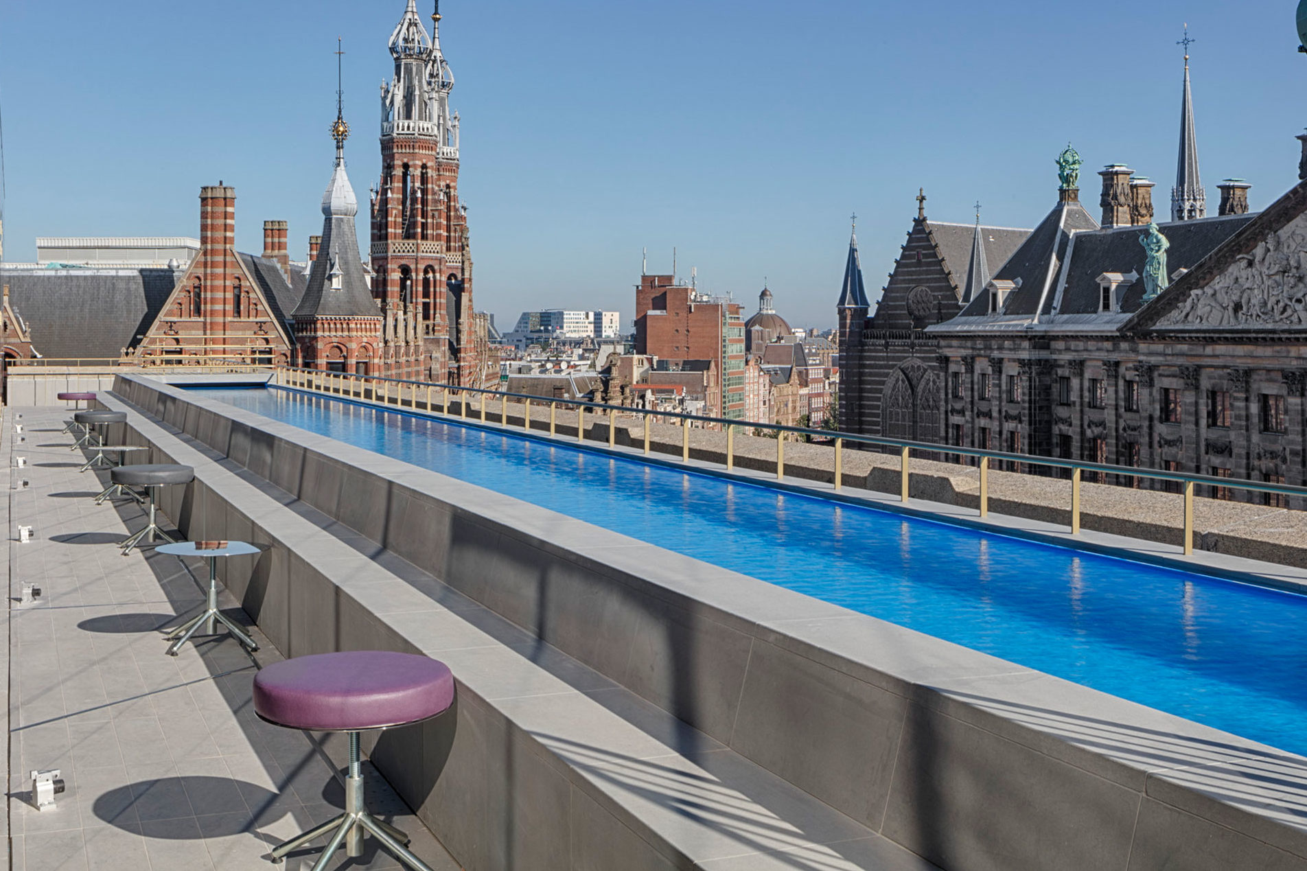 zwembad op W Hotel aan Spuistraat Amsterdam