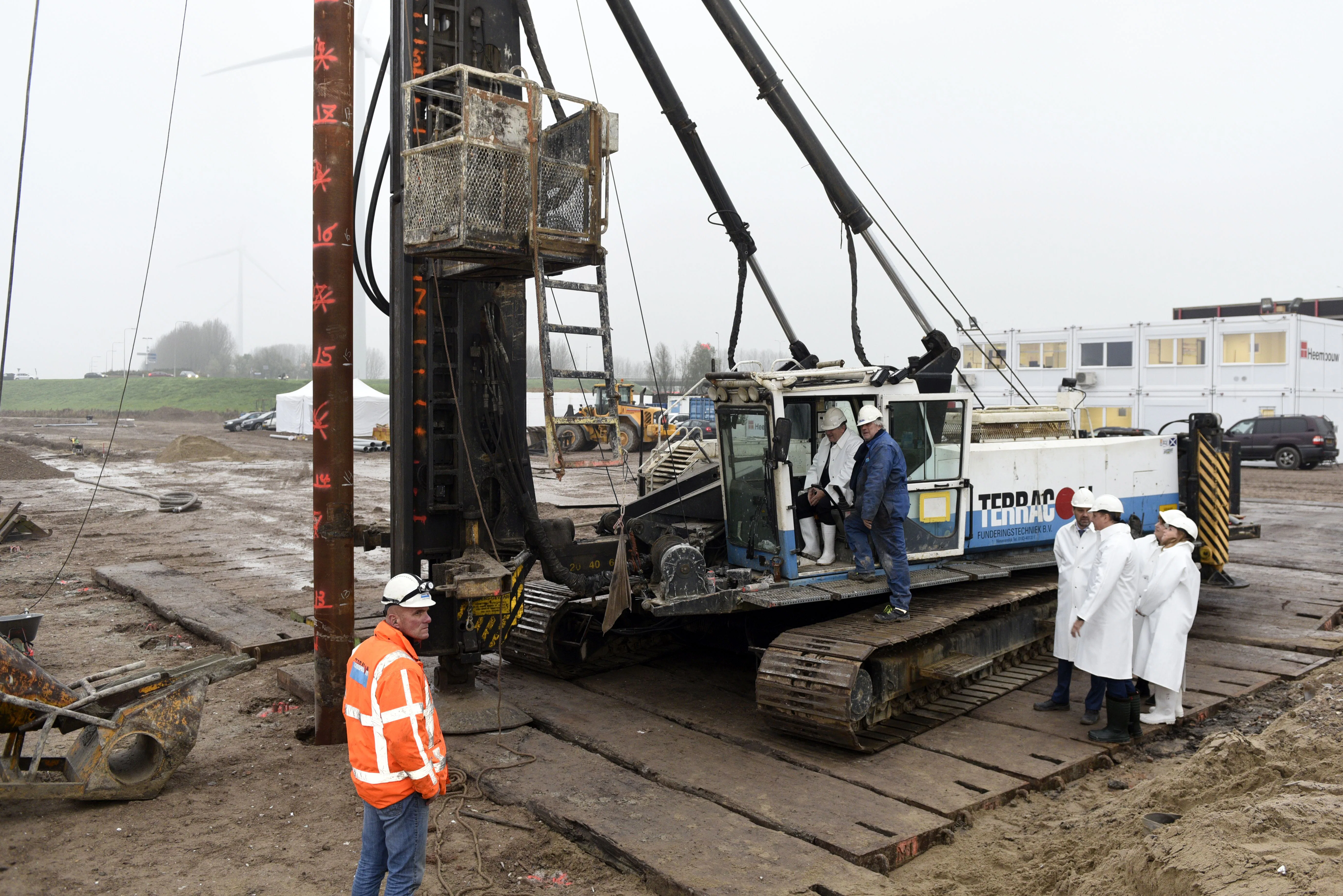 eerste paal A27 Logistics Nieuwegein
