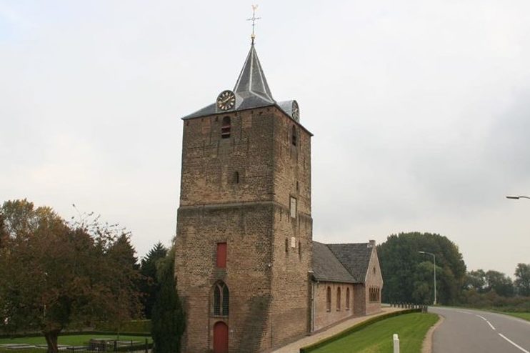 kerkje langs Waaldijk in Dodewaard
