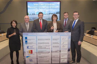 Ondertekening van de koopovereenkomst van het EMK-terrein in Krimpen aan den IJssel

Beeld: John Wijntjes
