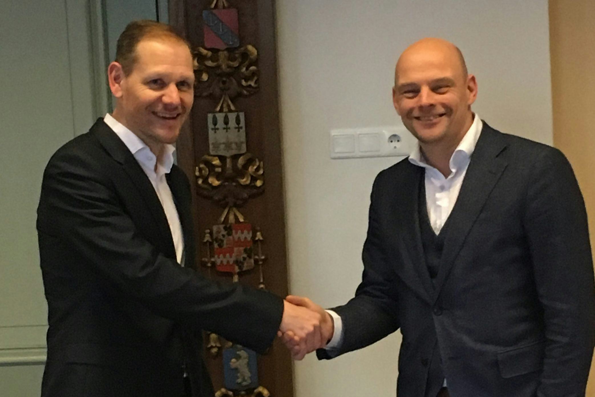 Alfred Bolks en wethouder Gerrie Elfrink van Arnhem