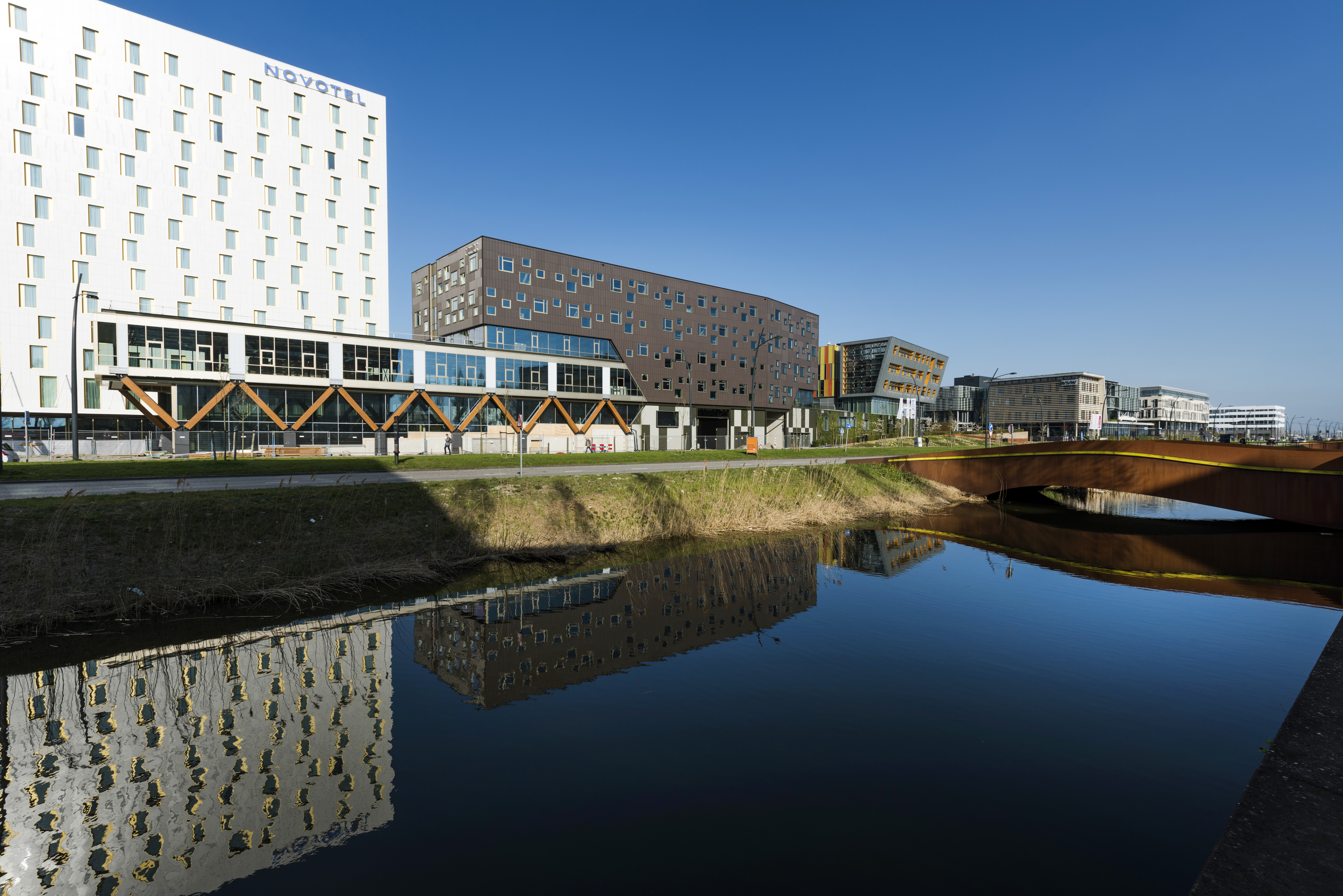 Taurusavenue 16, Hoofddorp