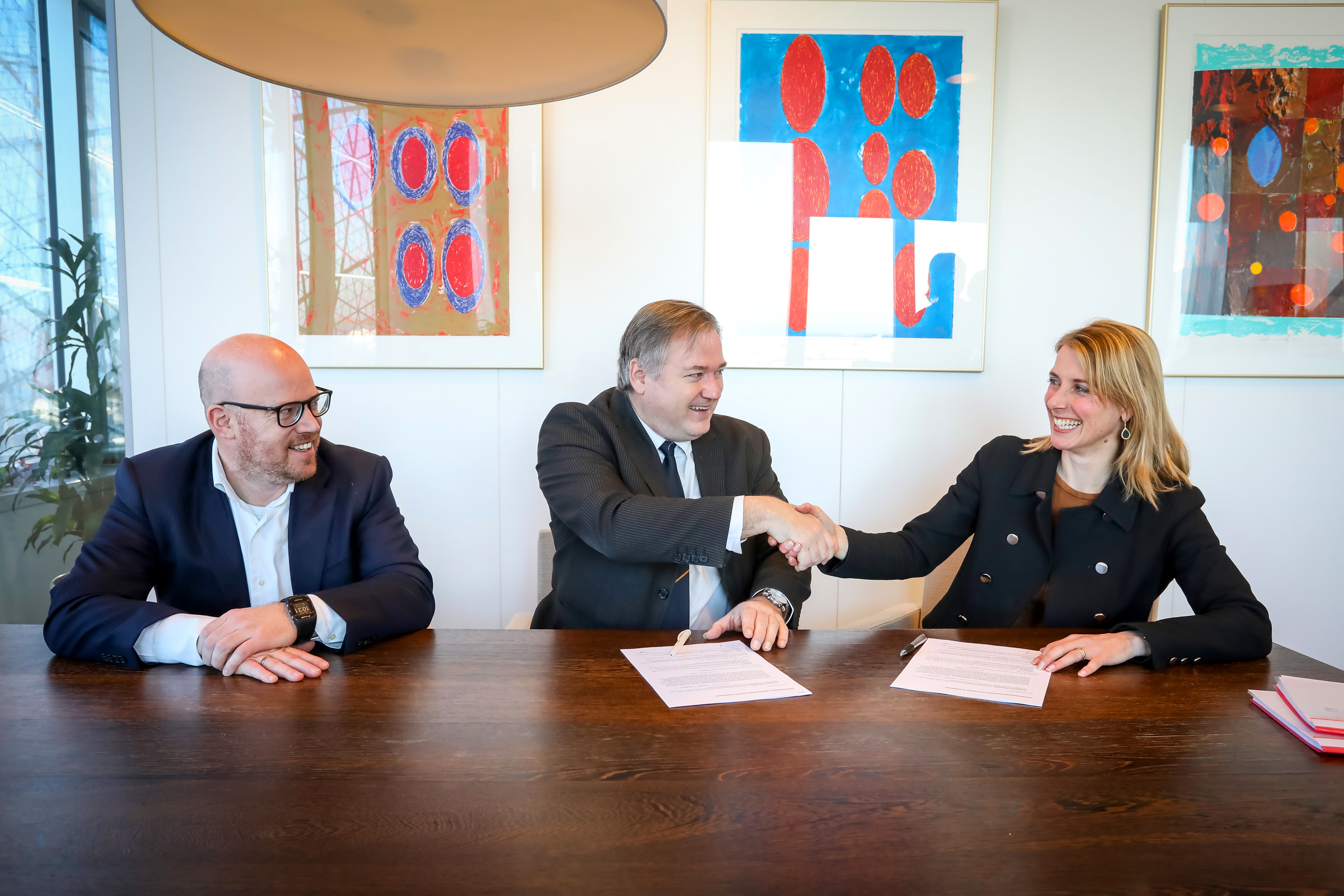 Remco van Iersel (WDP), wethouder Johan Gadella en Mariëtta van Wijk (WDP)