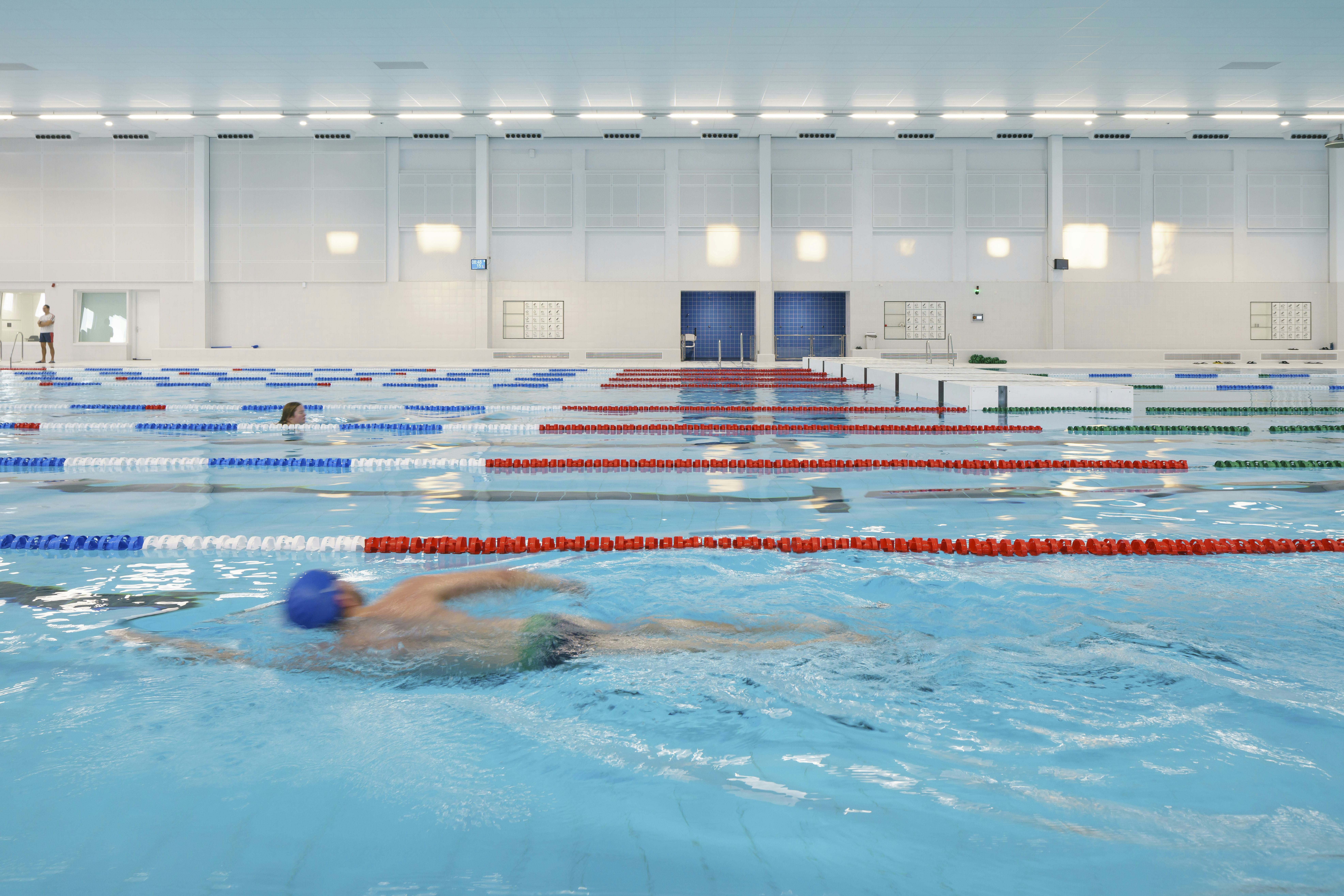 Rotterdam opent tot zwembad getransformeerd kantoor