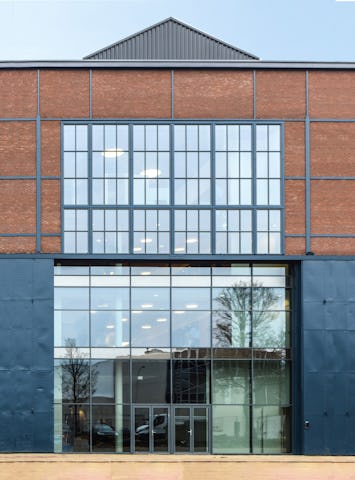 Woonzorgcentrum Scheldehof in Vlissingen. Het nieuwe aanzicht van de voormalige plaatwerkerij.