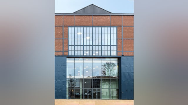 Woonzorgcentrum Scheldehof in Vlissingen. Het nieuwe aanzicht van de voormalige plaatwerkerij.