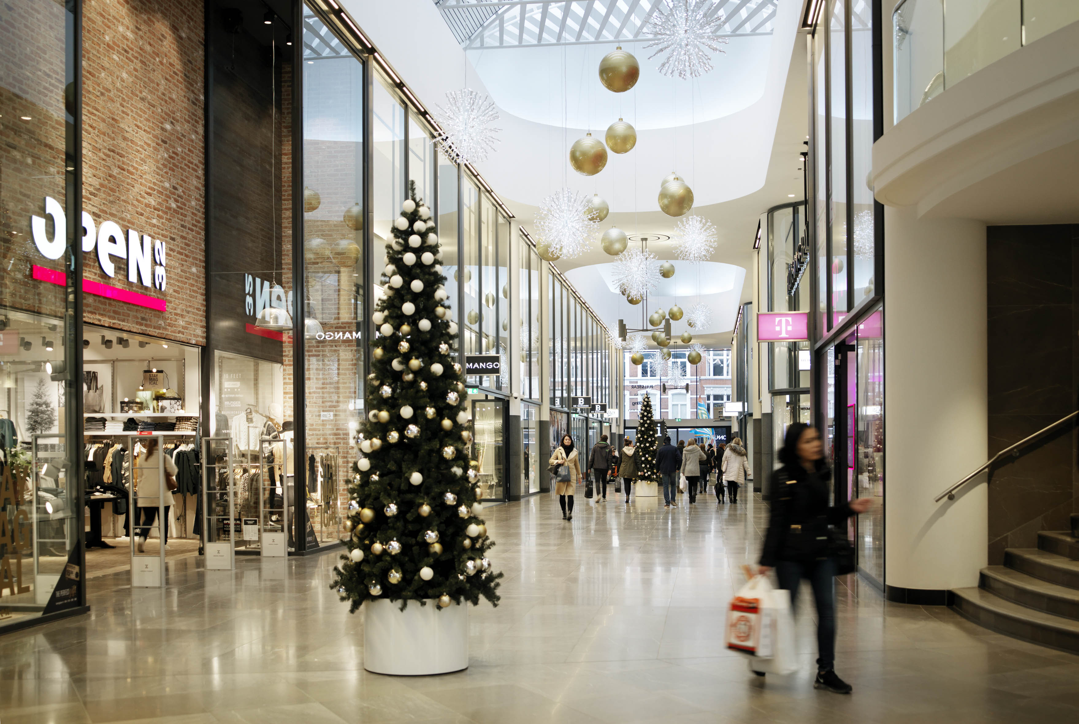 De Barones, Breda. Daglicht kan nu vrij doordringen tot in het hart van de passage.