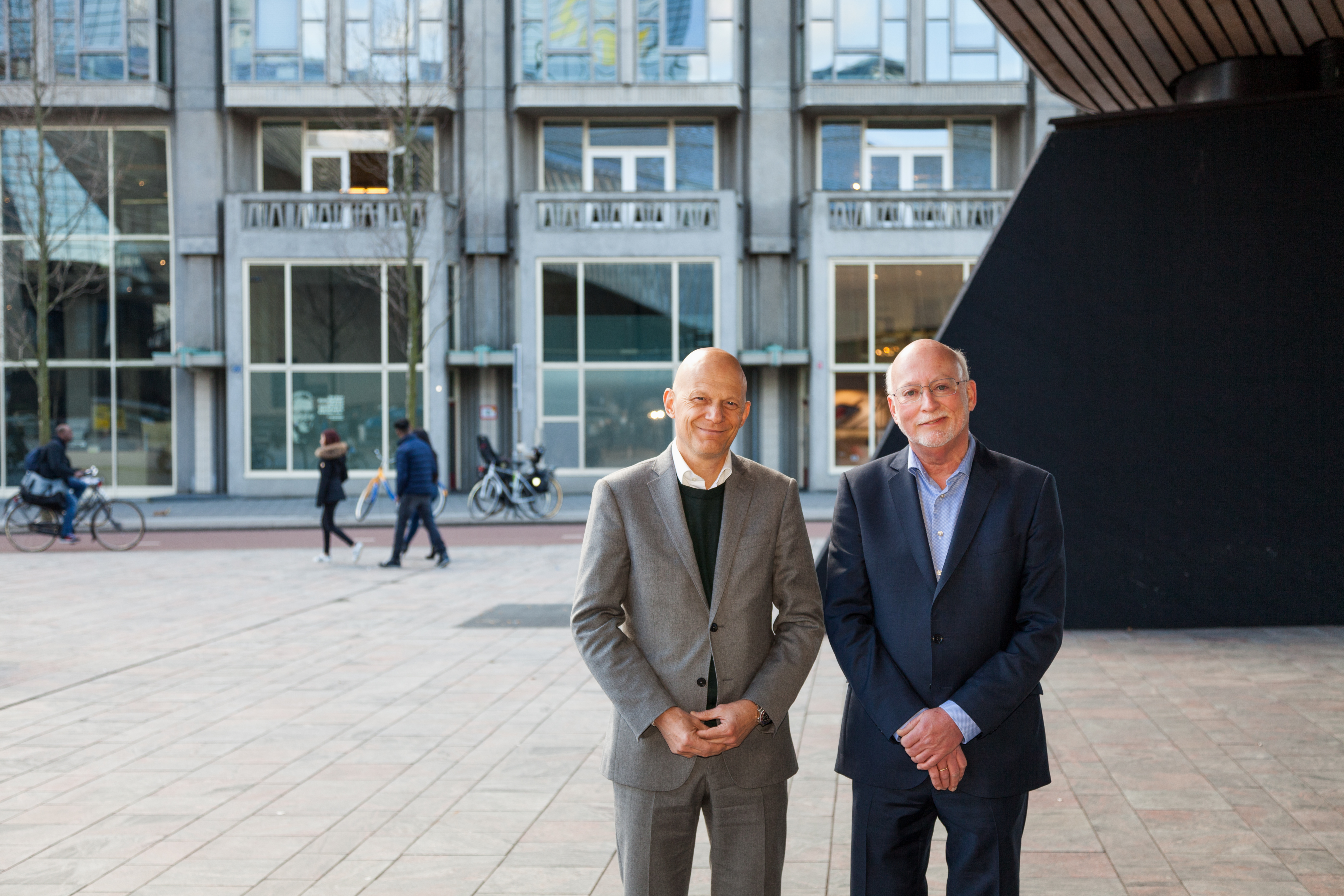 Voorzitter van de raad van bestuur Bert Wijbenga van Nieuwenhuizen van Woonbron en  directeur Marius Meurs van Groothandelsgebouwen, foto Sylvana Lansu