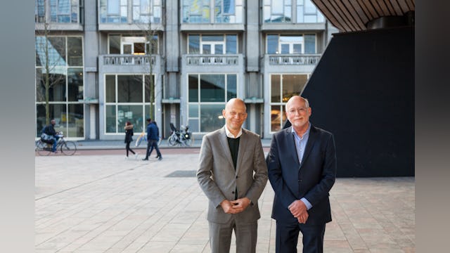 Voorzitter van de raad van bestuur Bert Wijbenga van Nieuwenhuizen van Woonbron en  directeur Marius Meurs van Groothandelsgebouwen, foto Sylvana Lansu