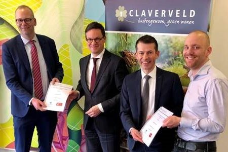  
V.l.n.r.: John Priem, directeur Zeeland Wonen, Bas van den Tillaar, burgemeester van de gemeente Vlissingen, Gino van Driessche directeur AM Zeeland en Wethouder Sem Stroosnijder, gemeente Vlissingen.
