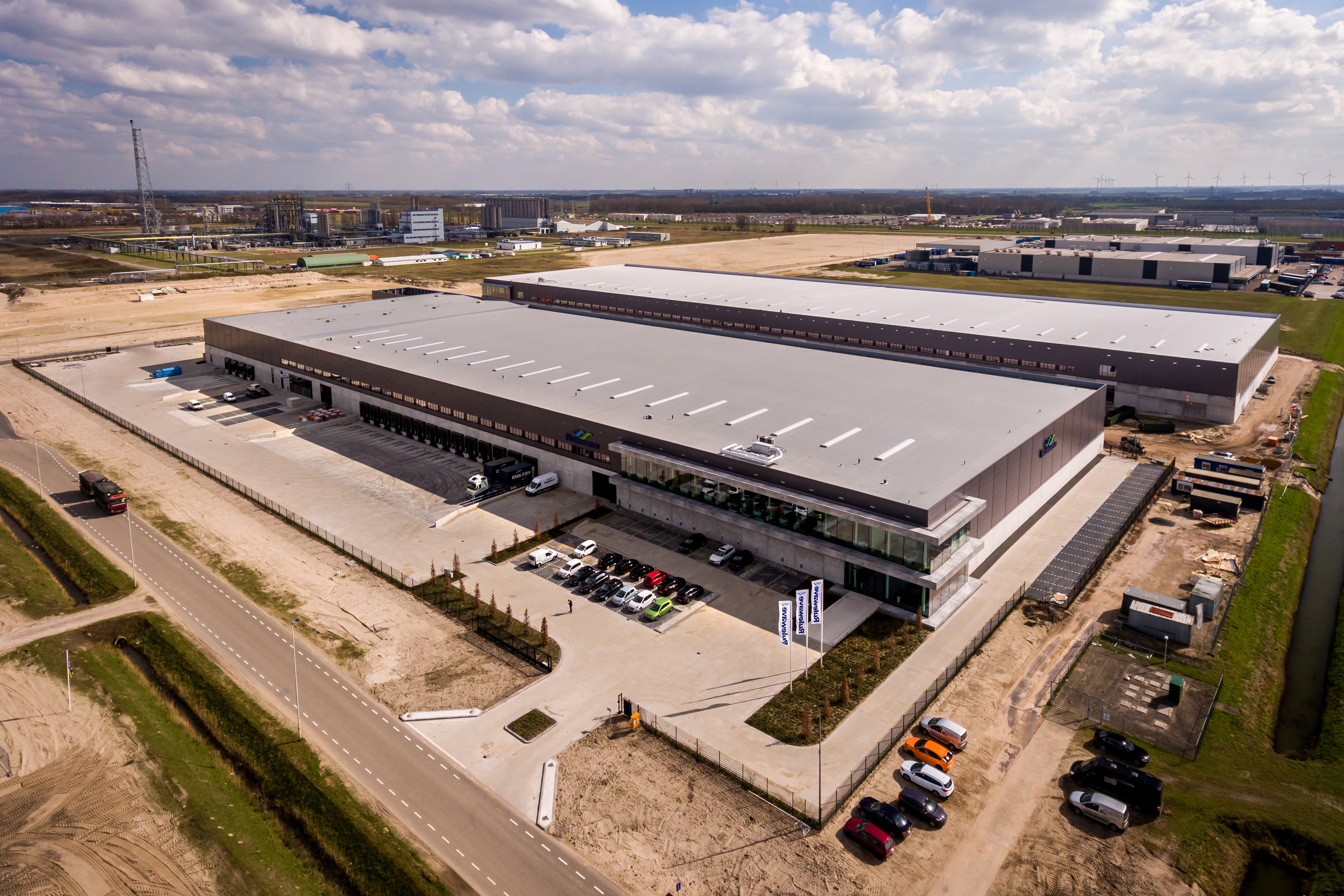 Matrix Fitness huurde 26.000 m2 bedrijfsruimte op Smartlog Moerdijk 2 en werd daarbij geadviseerd door BCL Real Estate.