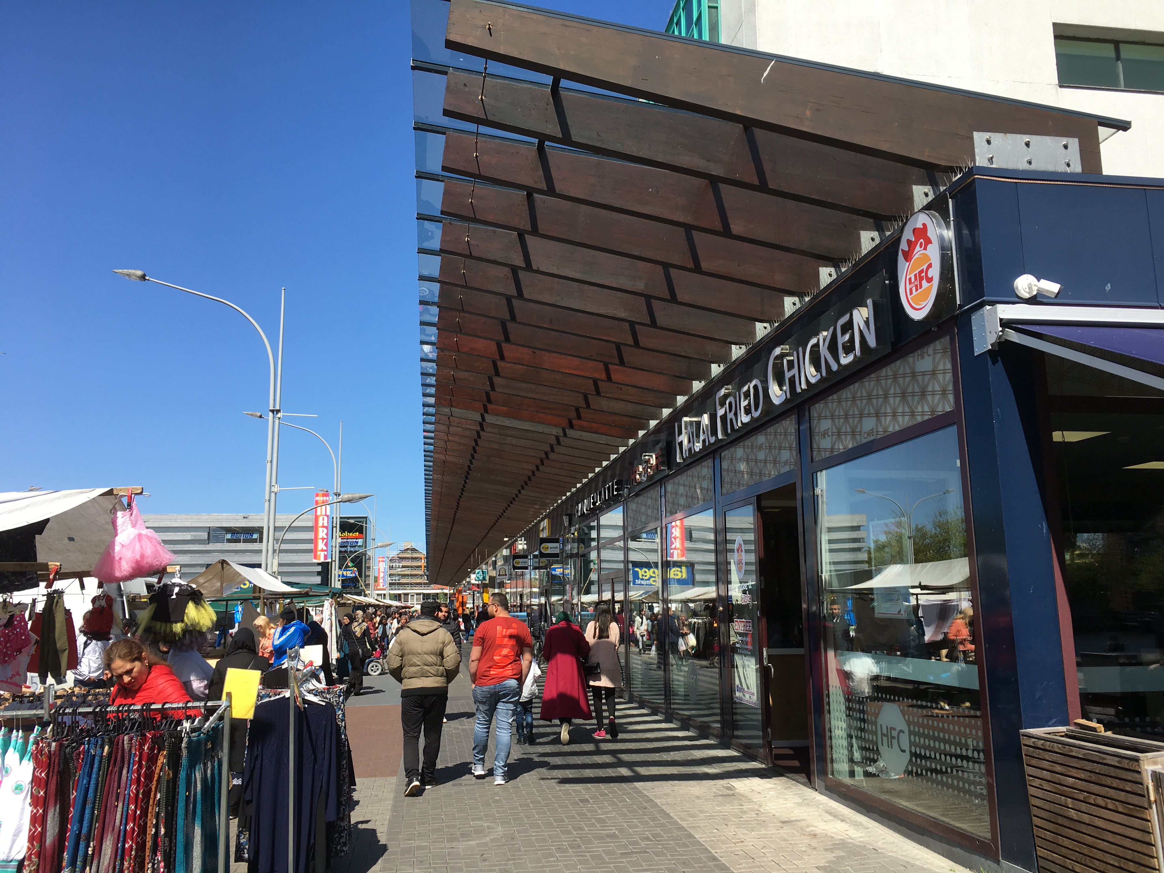 Halal Fried Chicken aan het Plein '40-'45 in Slotermeer, Amsterdam