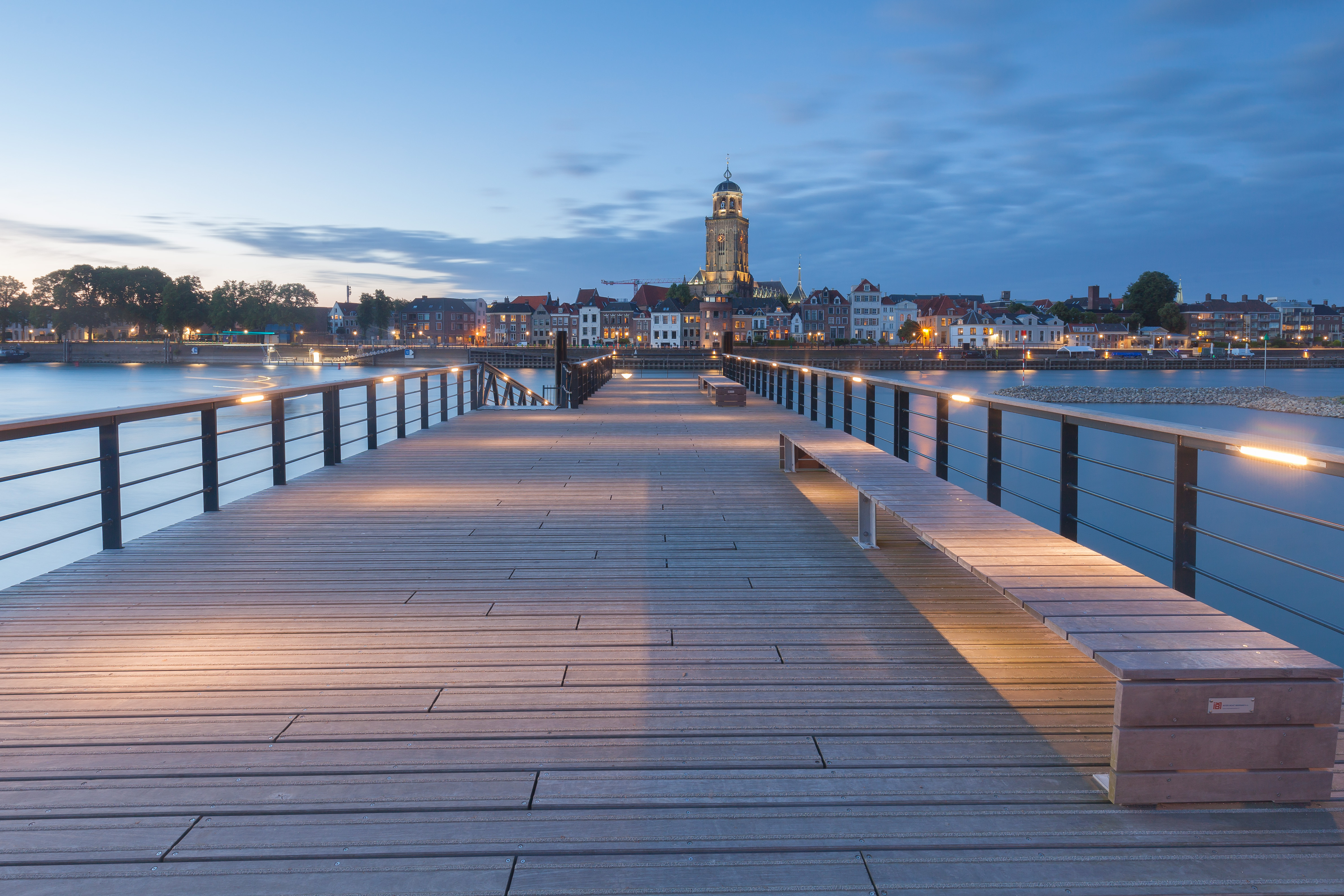 Deventer gezien vanaf de overzijde van de IJssel
