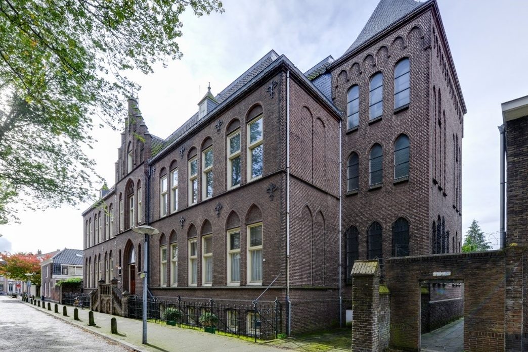 Het klooster aan de Deken Roesstraat 13 te Utrecht.