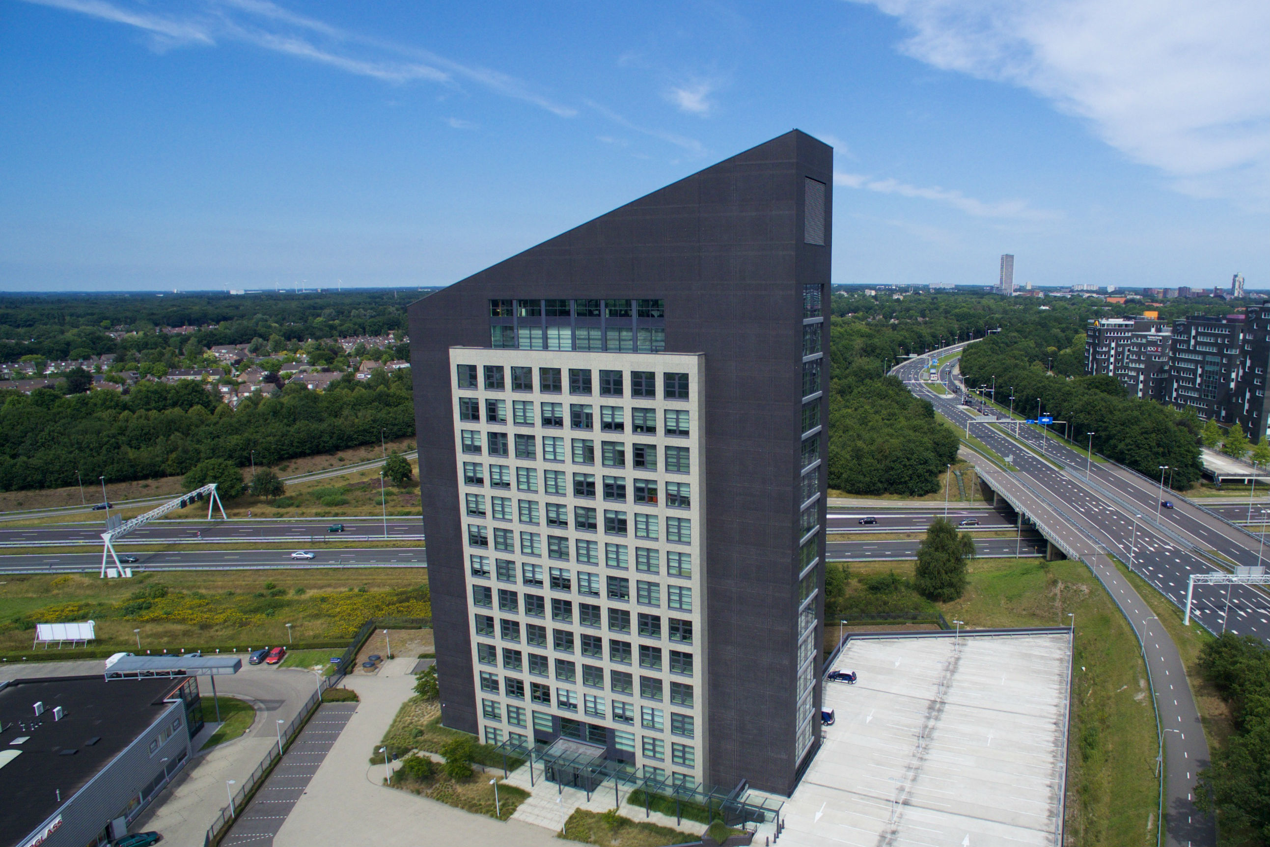 DKT Notarissen naar kantoorgebouw EnTrada