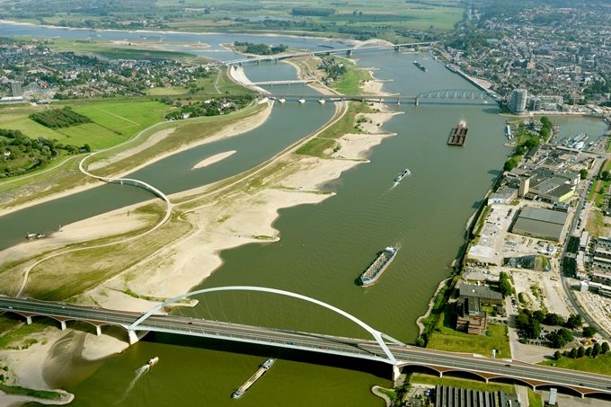 AM/VanWonen winnen tender Waalsprong