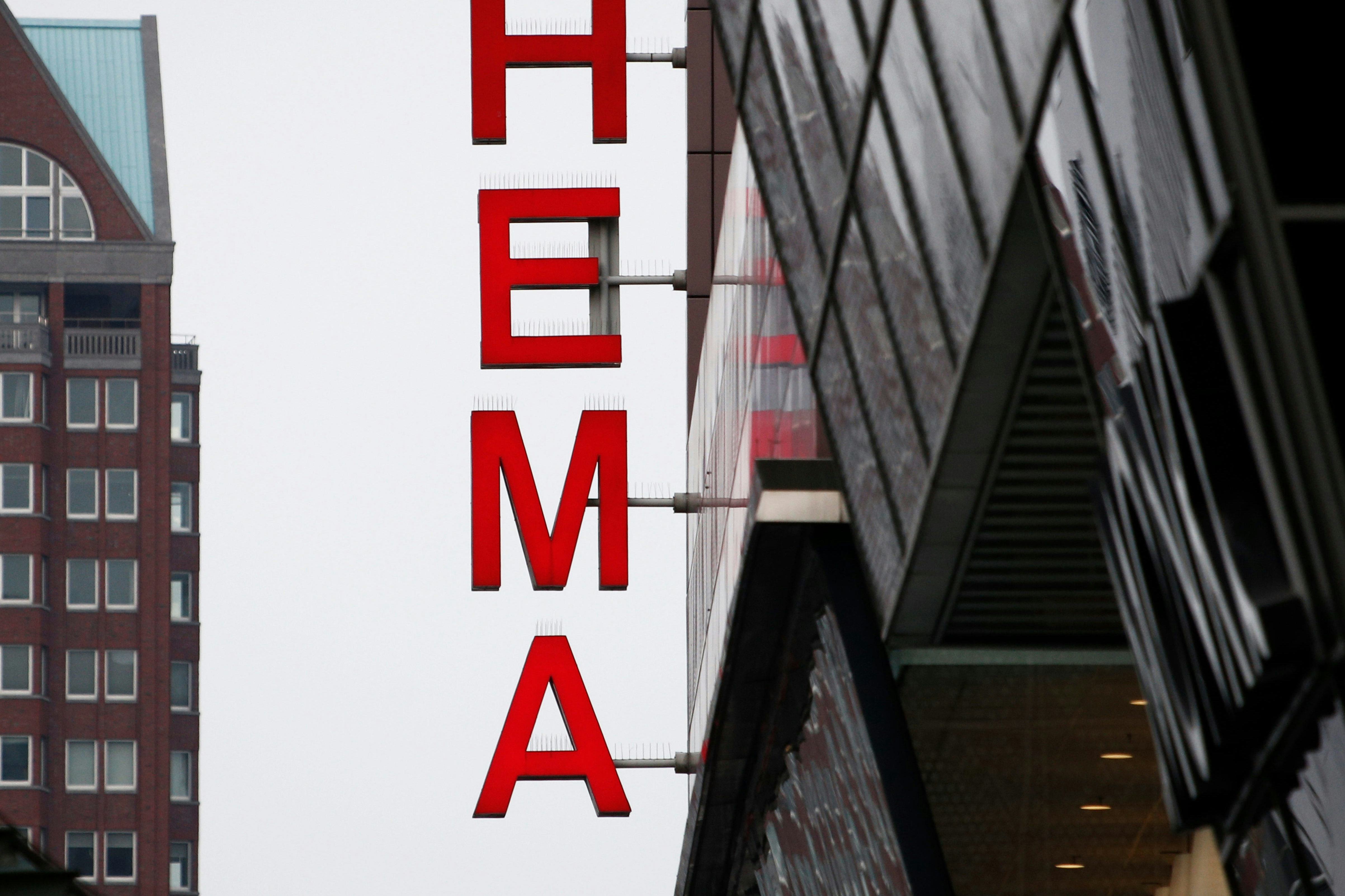 'Kroonenberg koopt Hema's in Amsterdam, Rotterdam en Zaandam