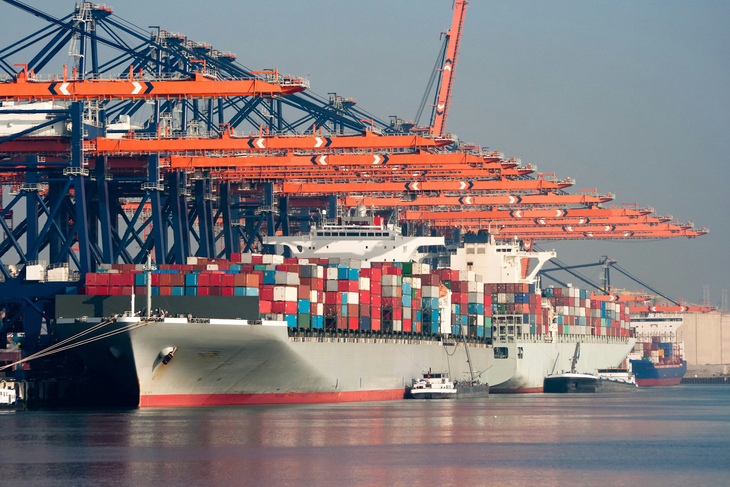 Oorlog leidt tot minder afgehandelde goederen in haven Rotterdam