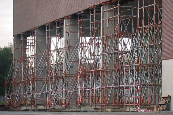 Campus Kerkrade na de ontdekking van scheuren in het pand