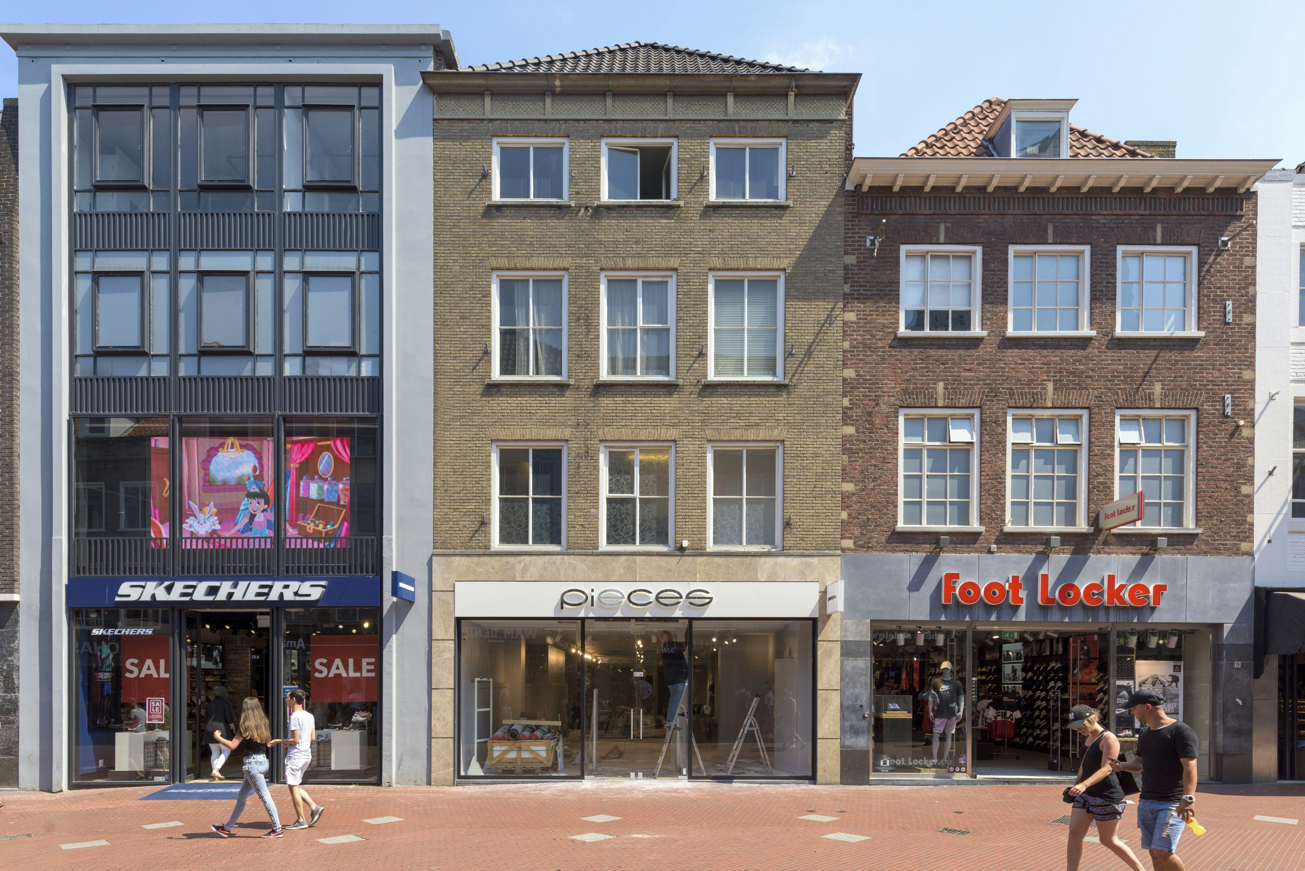 Perseus geld afschaffen Dela koopt winkel aan Demer in Eindhoven