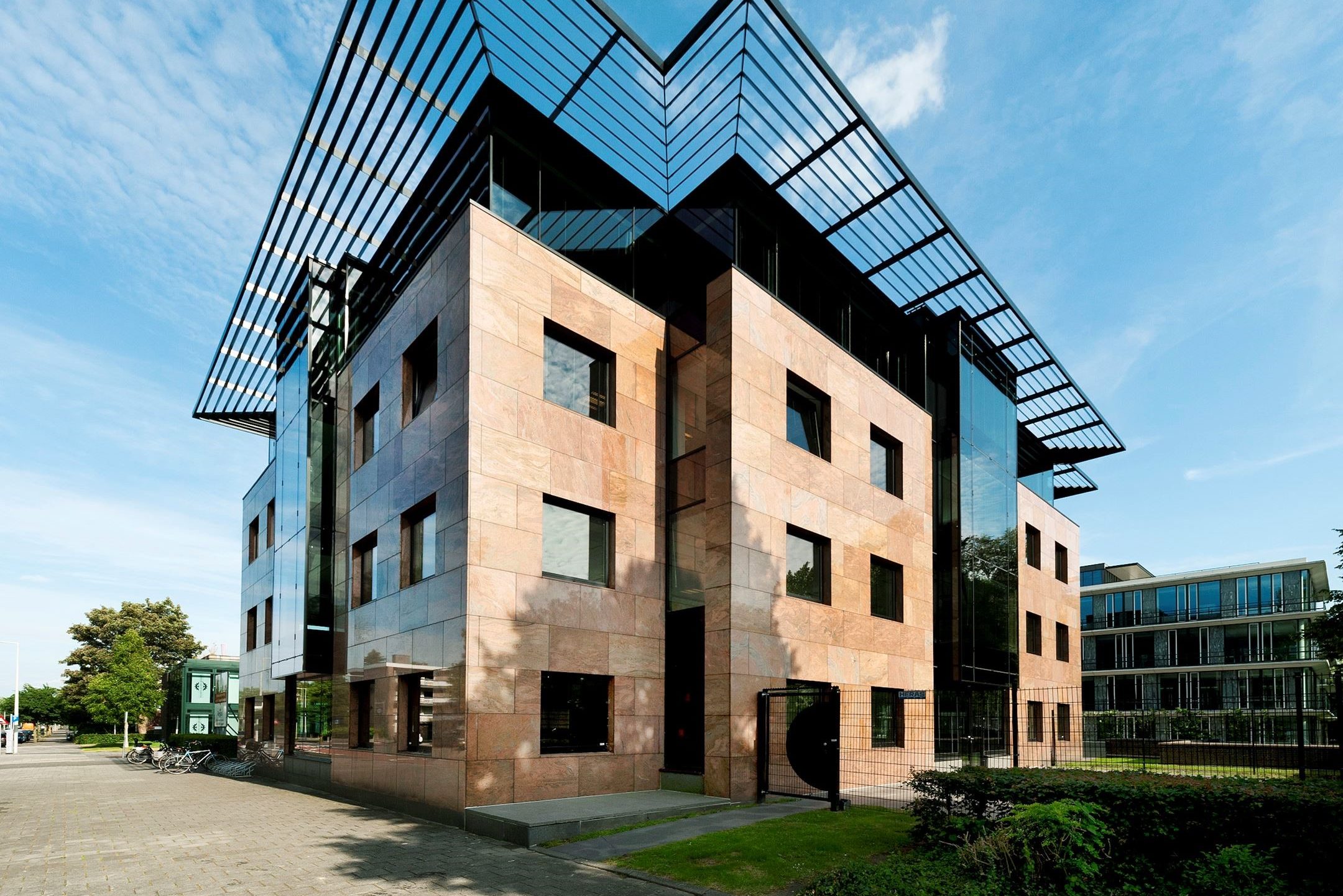 Regus breidt business center uit