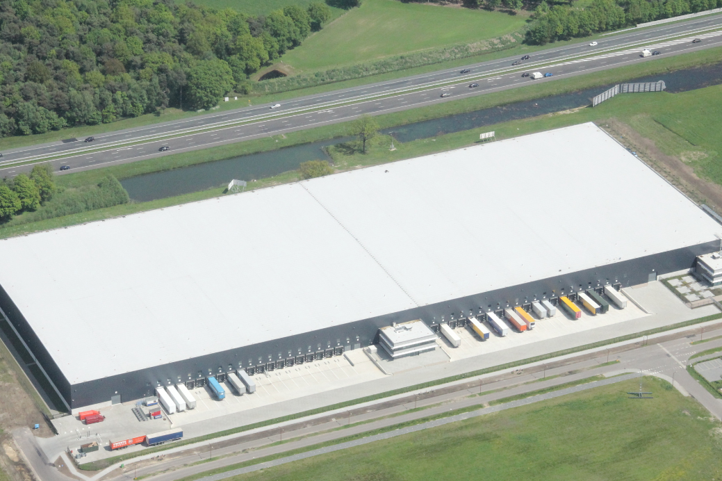 logistiek complex Timberland aan Darwin 8 in Almelo