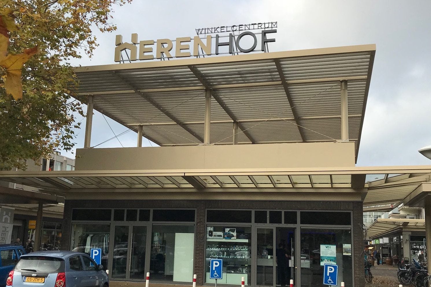 Vernieuwd winkelcentrum Herenhof feestelijk heropend