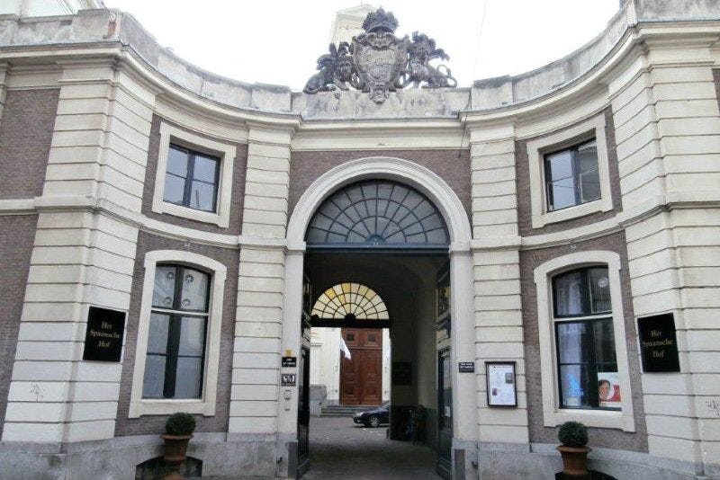 Wat betaalde Mundus voor portefeuille Max van Leeuwen?