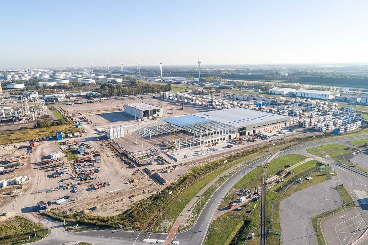 DHG verhuurt bijna 50.000 m2 aan Estron en DVR