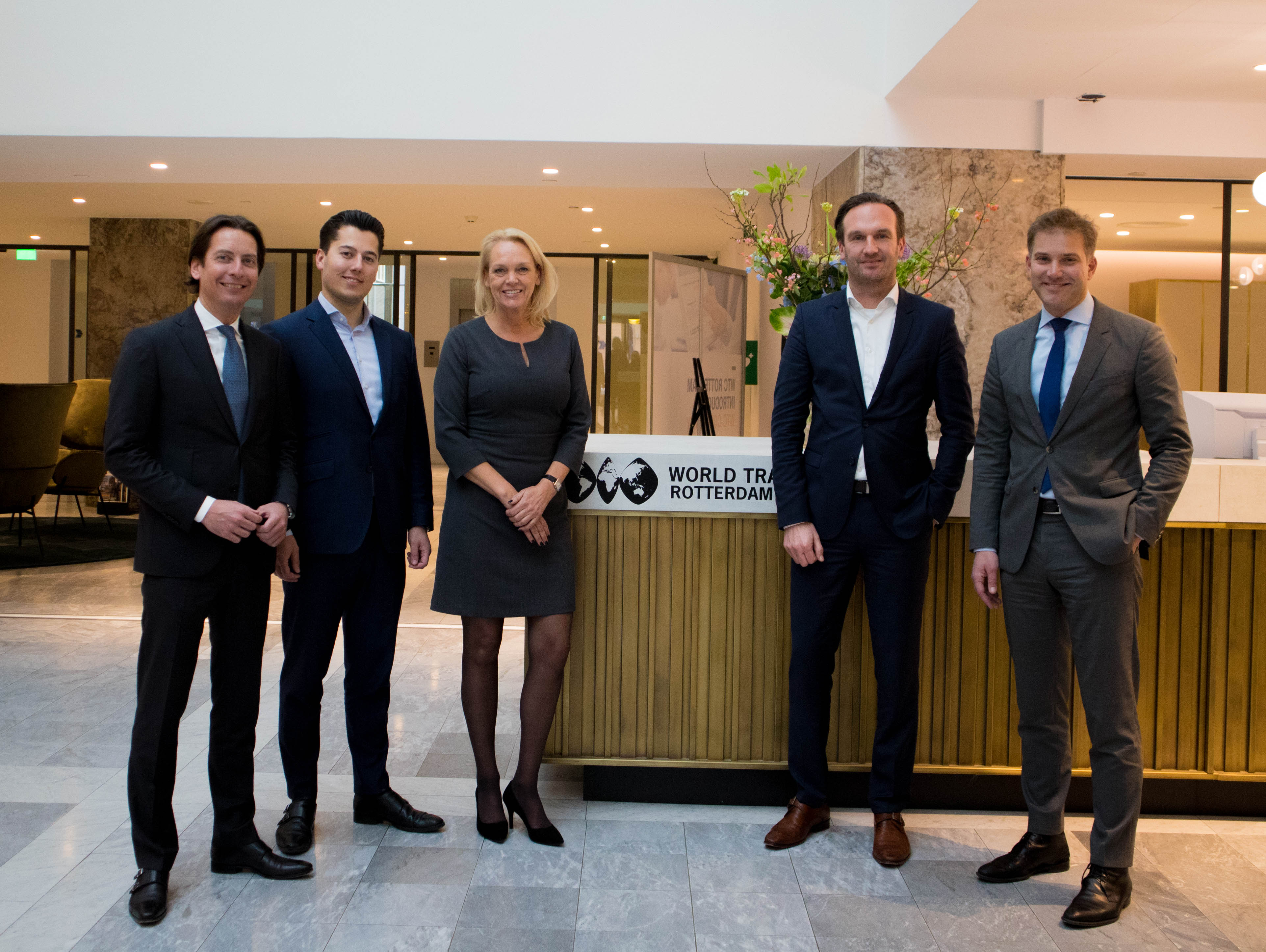 Mark van den Heuvel (De Mik Bedrijfshuisvesting) , Martijn Dijkstra (JLL), Eveline Steenbergen (Managing Director WTC Rotterdam), Rolf Oostendorp (CEO Interparking) en Jan-Willem Kos (Bouwinvest)