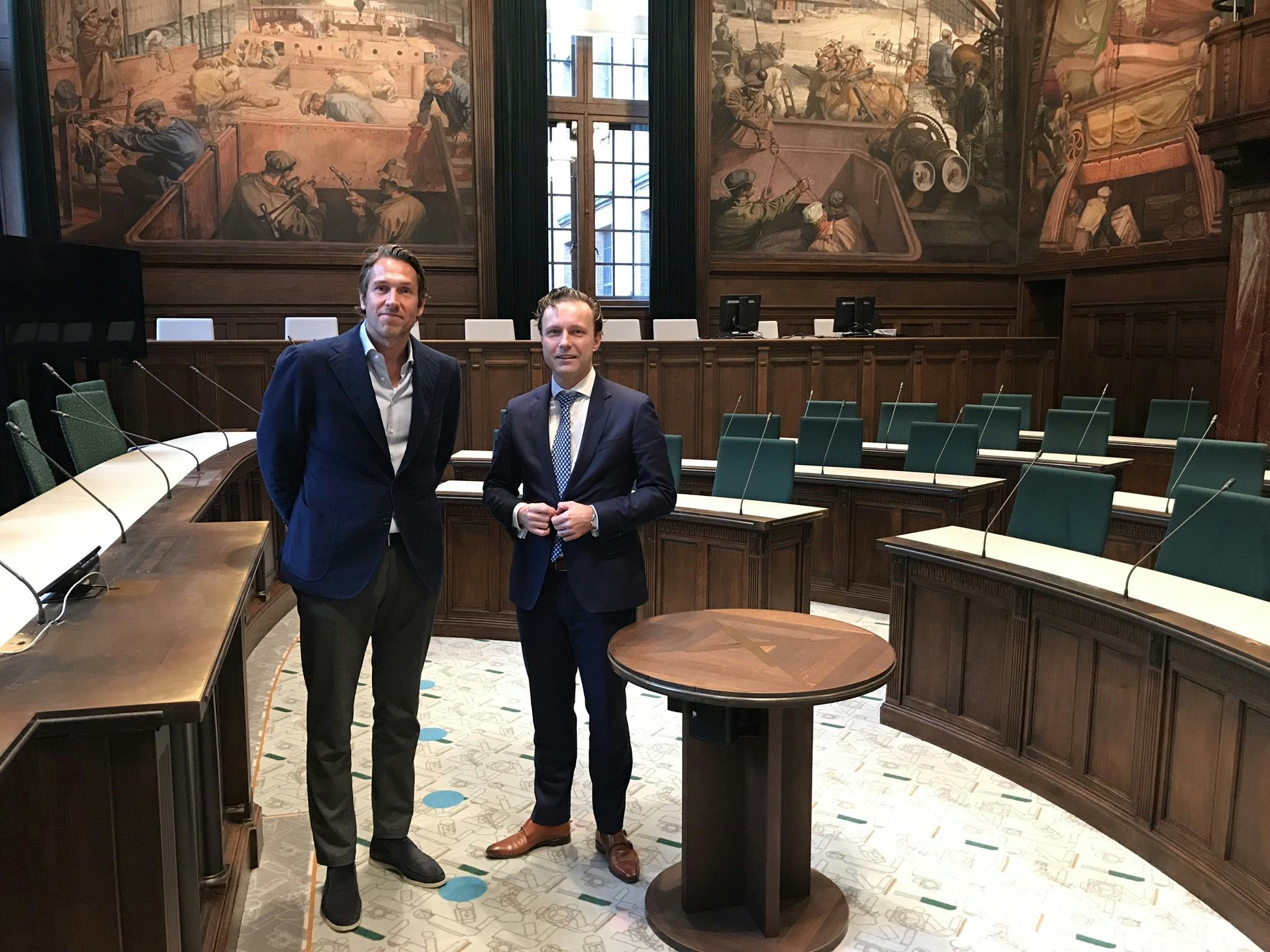 Ewald Dudok (links) en Bas Kurvers, wethouder Bouwen, Wonen en Energietransitie in Rotterdam.