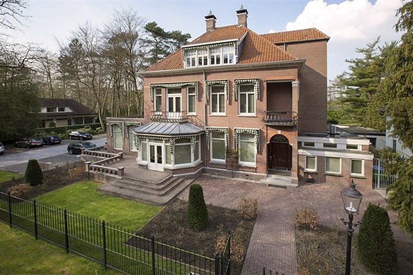 Burgemeester de Manlaan 2 in Breda