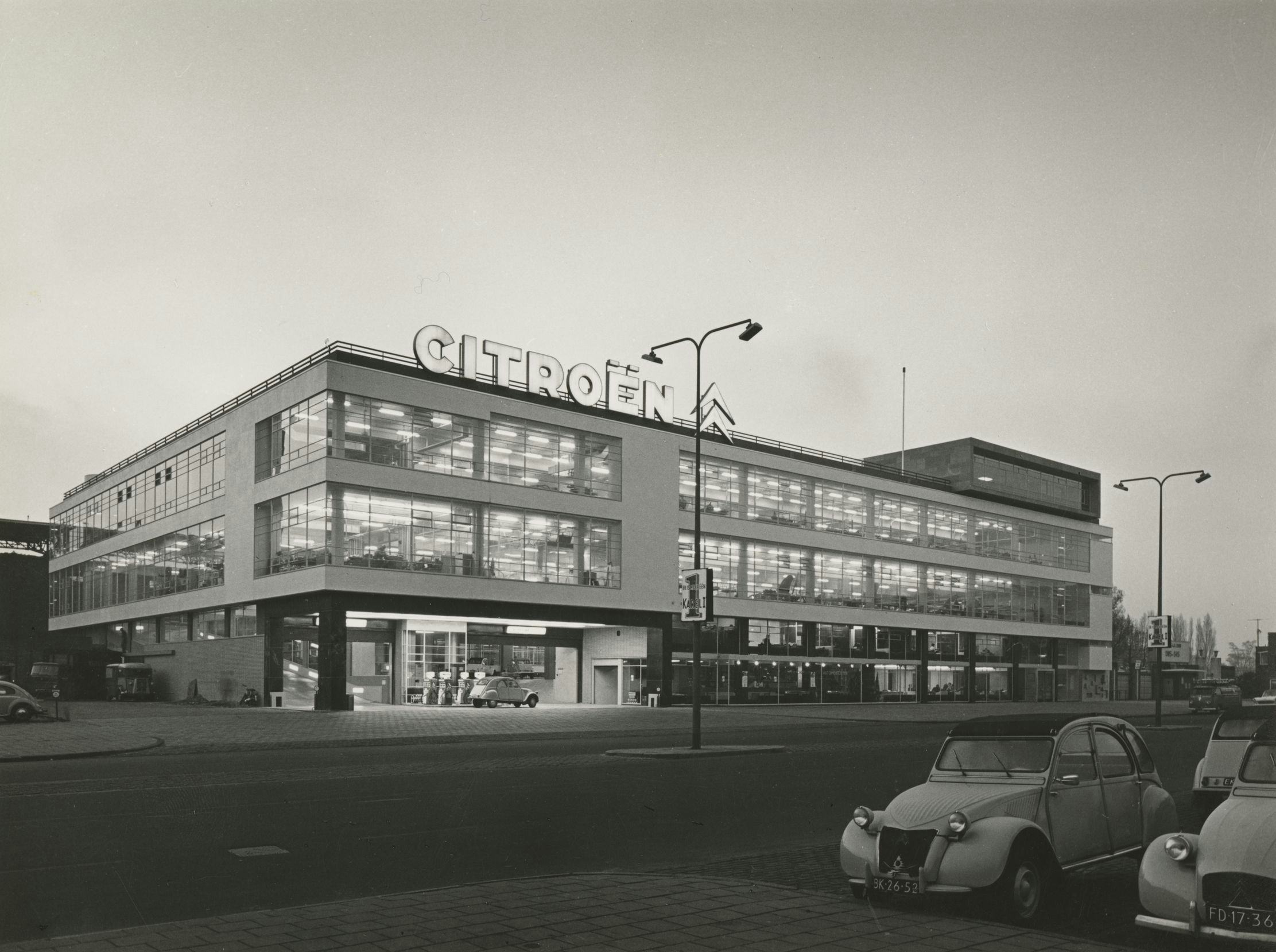 Deloitte vestigt zich in iconische Citroën-garage in Amsterdam